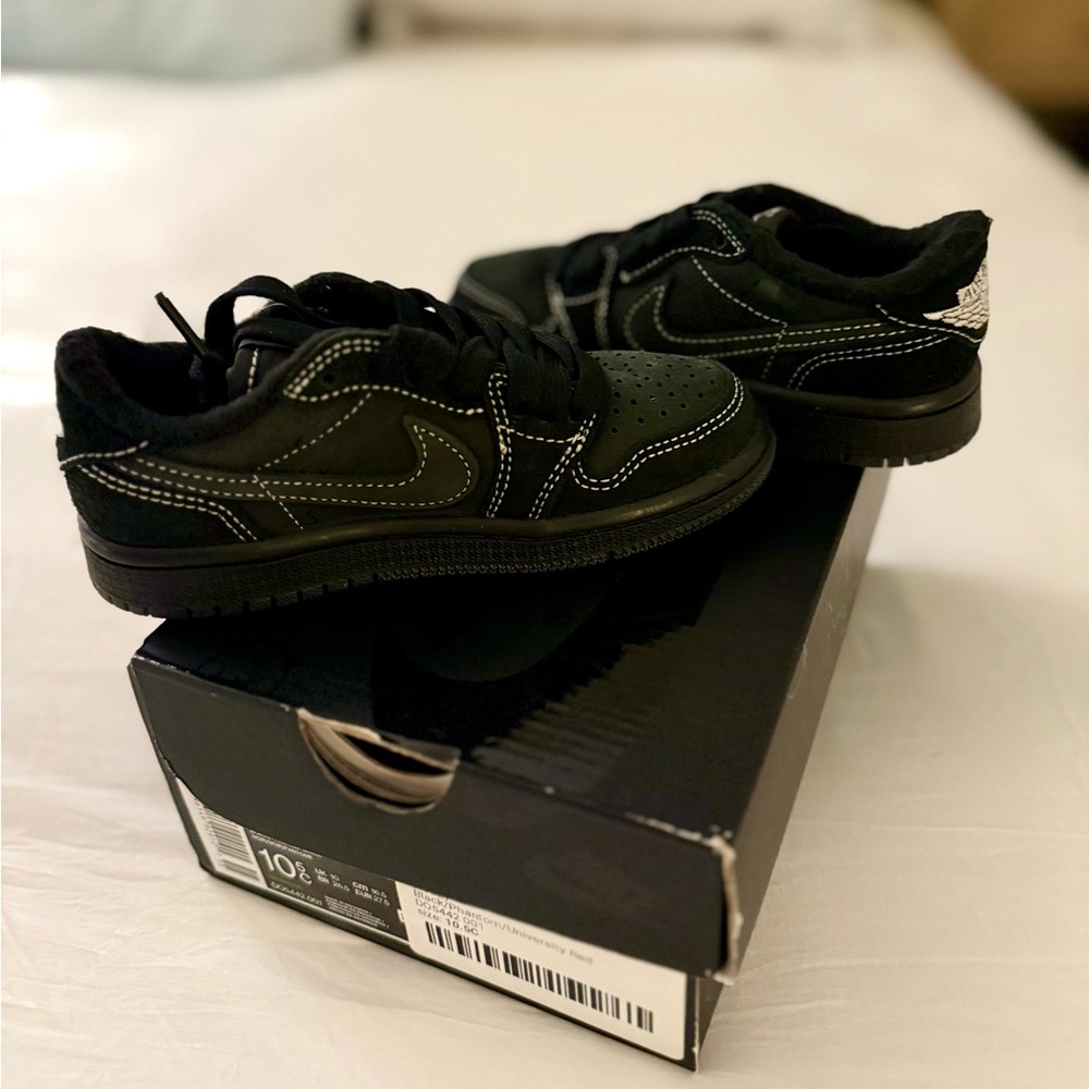 Air Jordan 1 Low x Travis Scott
Black Phantom
Kids